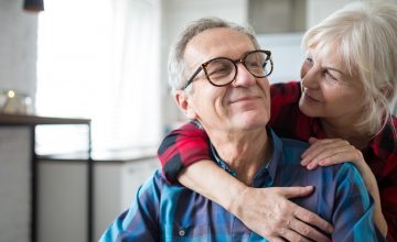 Amor na terceira idade: descubra os benefícios que o sentimento traz para a saúde
