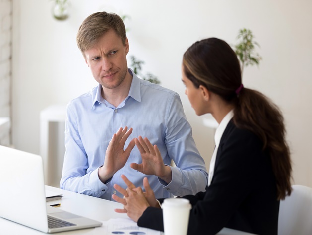 Como evitar pessoas negativas no trabalho pode presar a minha saúde emocional?